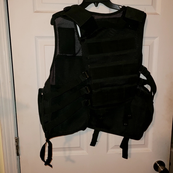 Tactical Vest - Picture 2 of 3